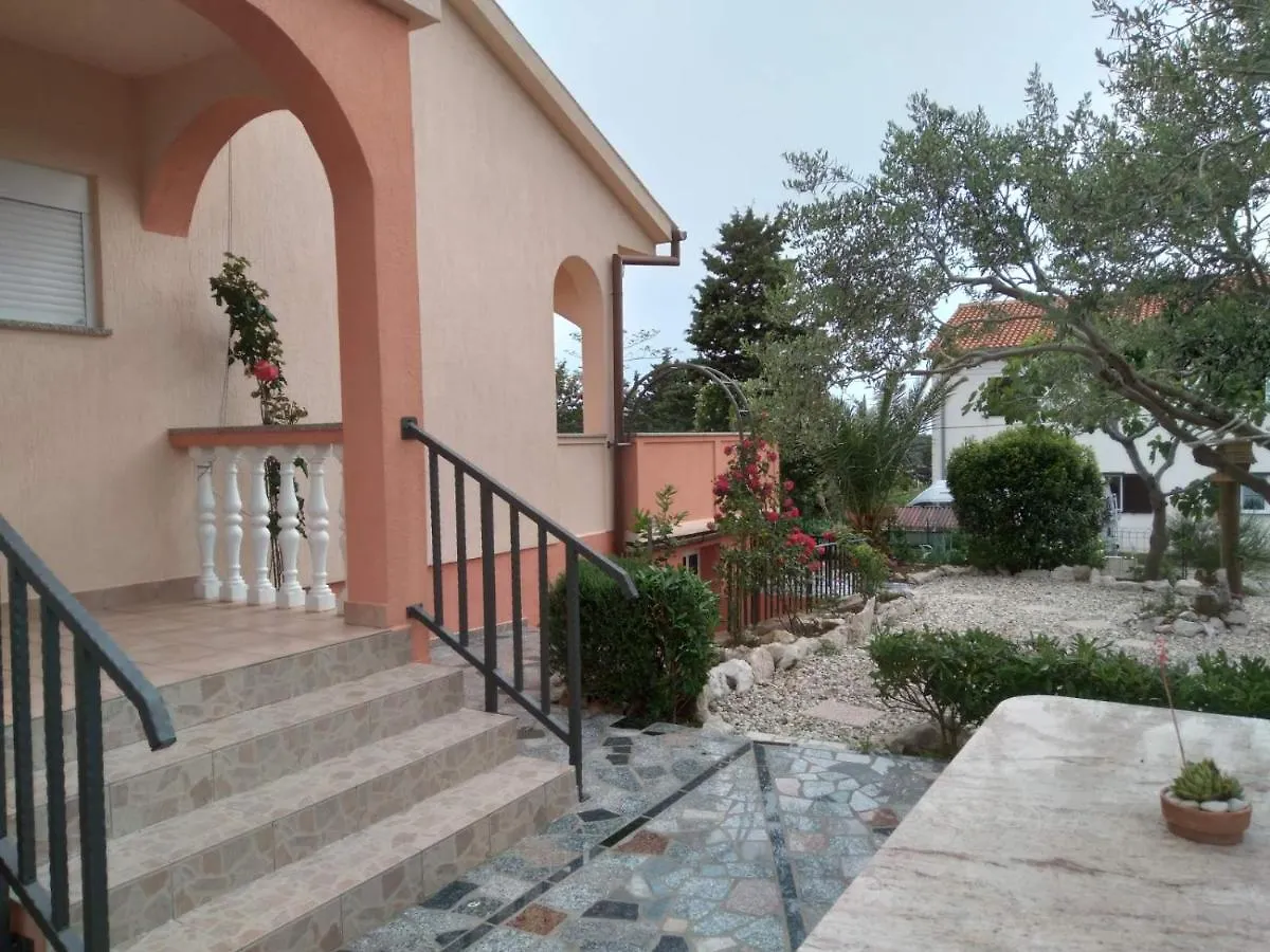 Sany&Toyo Apartment Barbat na Rabu